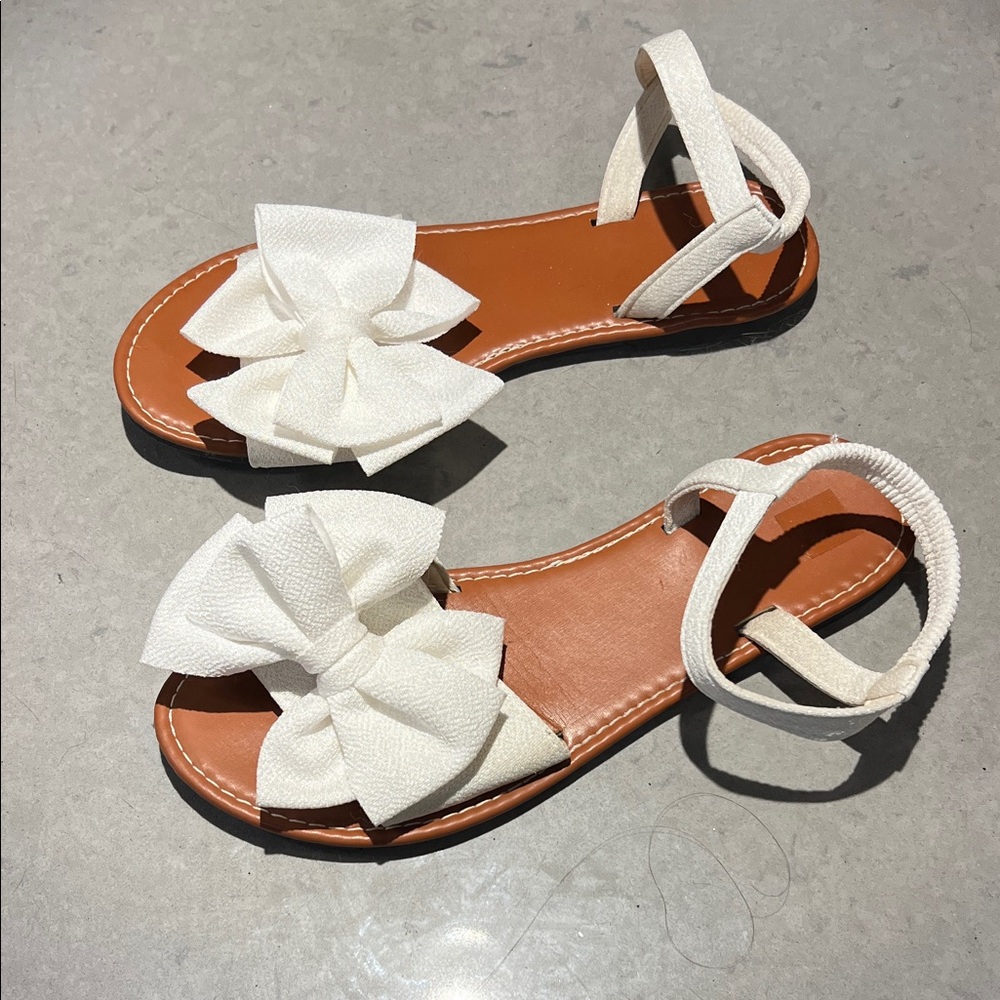 SHEIN Cream Bow Accent Sandals